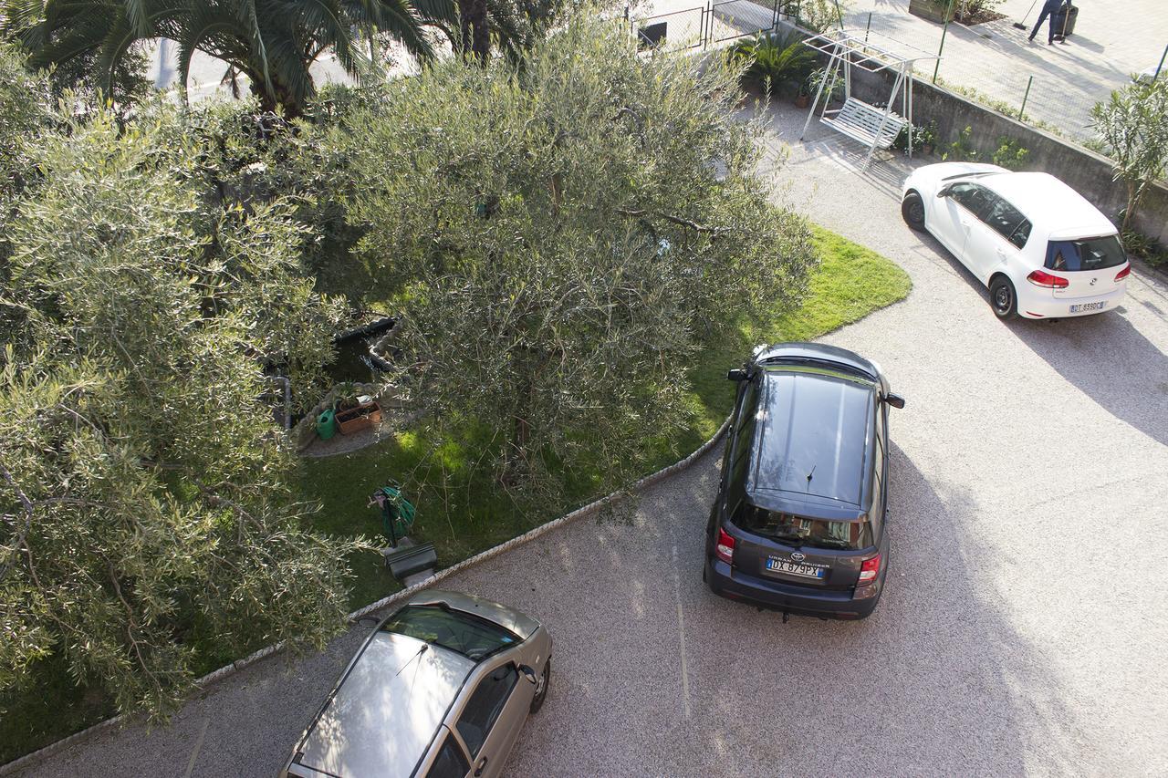 Villa Paola B&B Torbole Sul Garda Exteriör bild