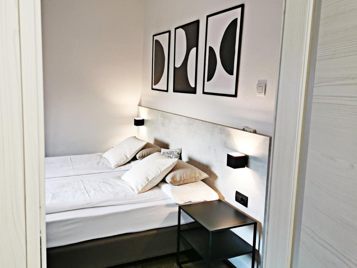 Villa Paola B&B Torbole Sul Garda Exteriör bild